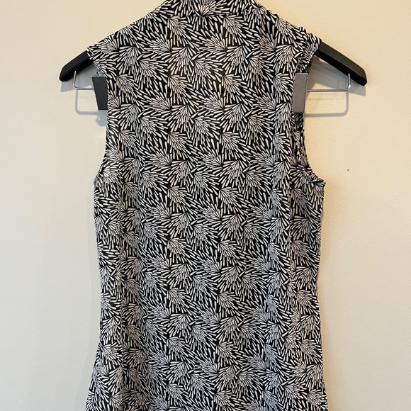 Banana Republic sheer black and white sleeveless size small blouse - Picture 2 of 2